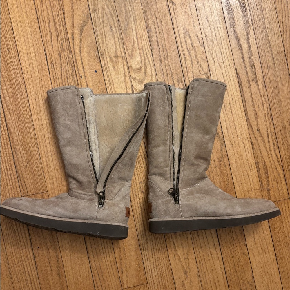 UGG Size 7(?)